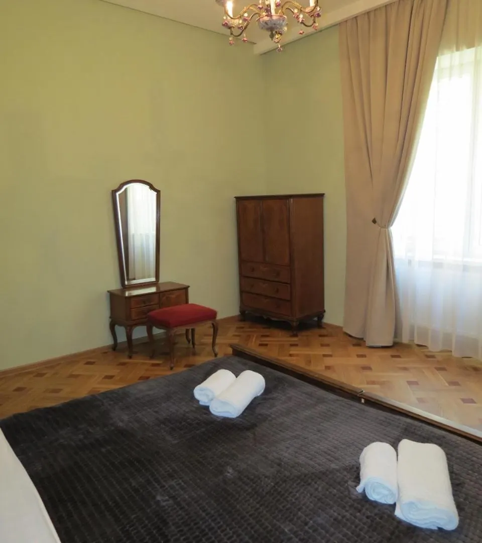 Three Rooms Apartment 트빌리시