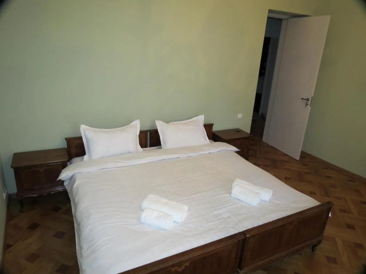 Three Rooms Apartment 트빌리시