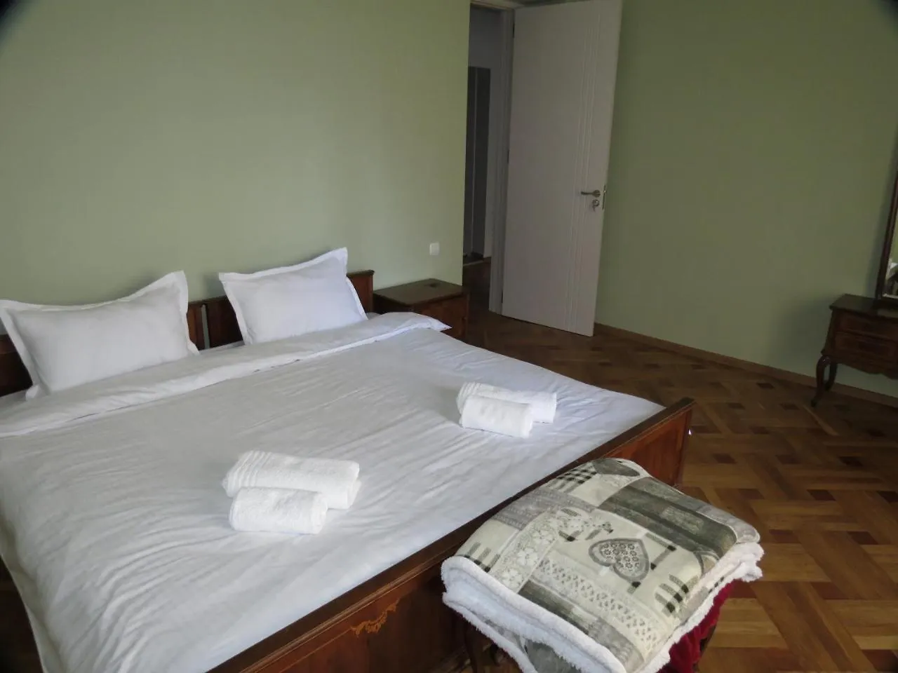 Three Rooms Apartment 트빌리시